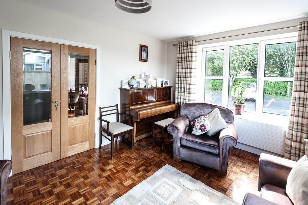 Macliam Lodge Guesthouse 크로나킬티 외부 사진