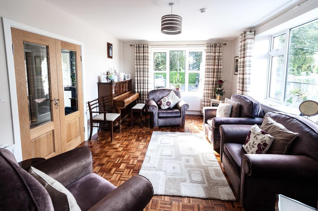 Macliam Lodge Guesthouse 크로나킬티 외부 사진